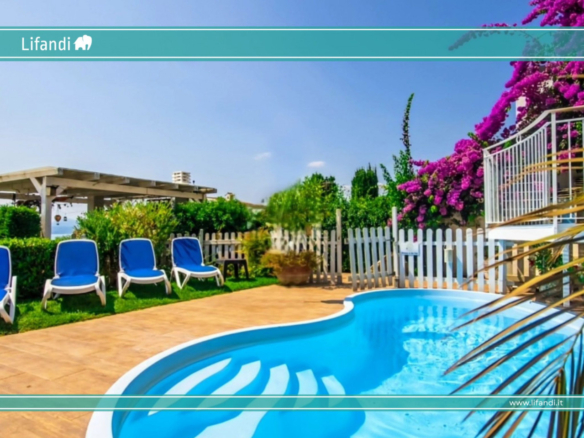 Exklusive freistehende Villa mit Pool und außergewöhnlichem Seeblick