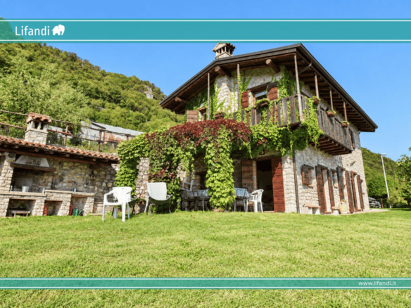 Gargnano: Alleinstehendes Haus mit Privatgrund
