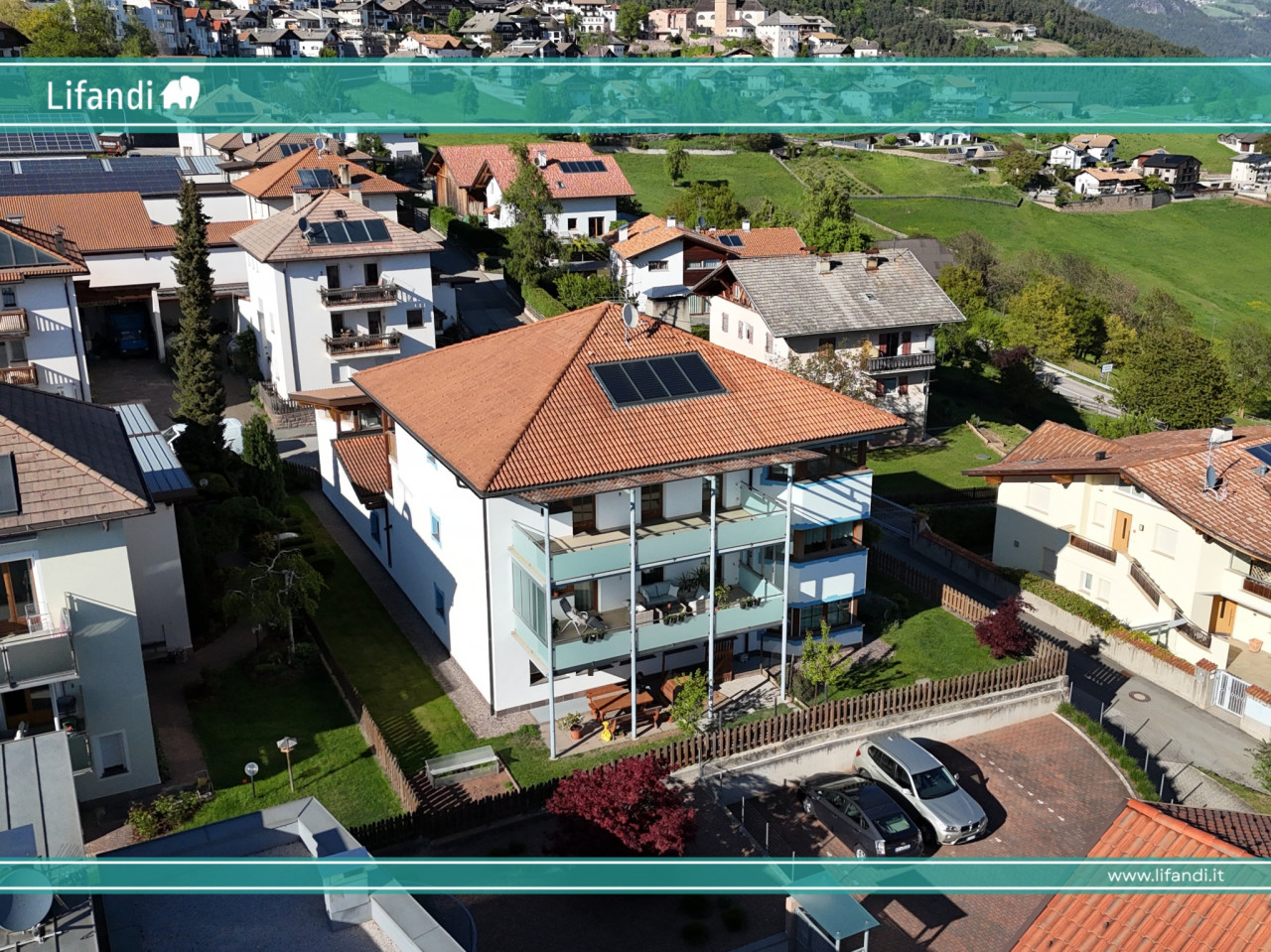 000__lifandi_titelbild_unter_5mb_4 Magazin mit alleinstehendem Haus