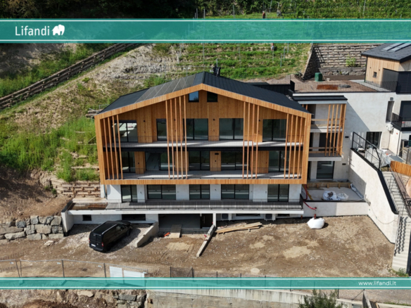 Neubauprojekt: Attika mit Garten und Terrasse