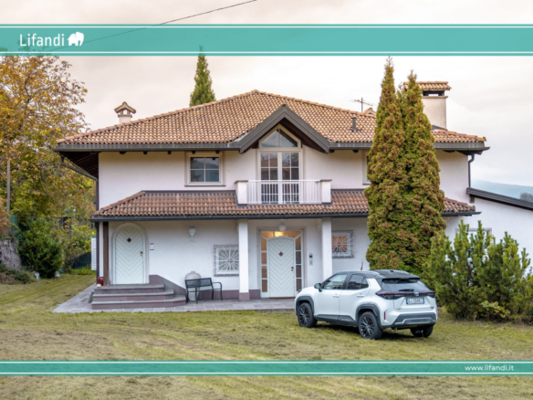 Exklusive Villa mit Grundstück
