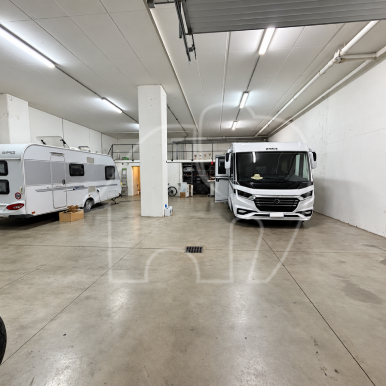 Magazzino a Bolzano: spazio per il camper e per la Sua attività