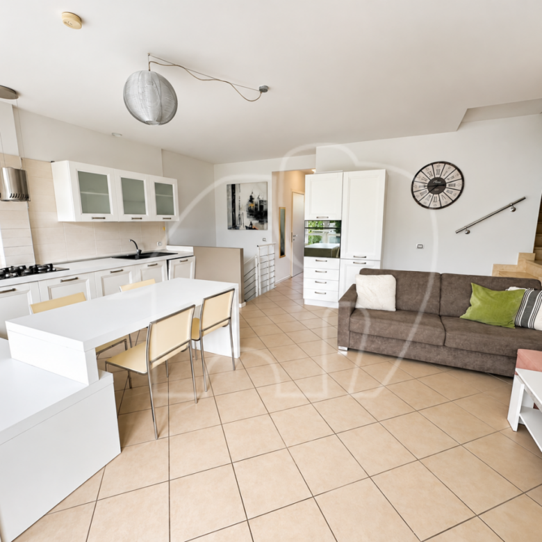 Wohnen wie im Urlaub: Reihenhausvilla mit Garten und Terrassen