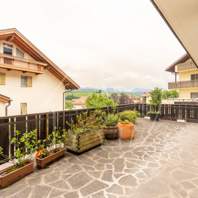 Wohnen, private Außenflächen und separate Einheit in Eppan/Untere Gand