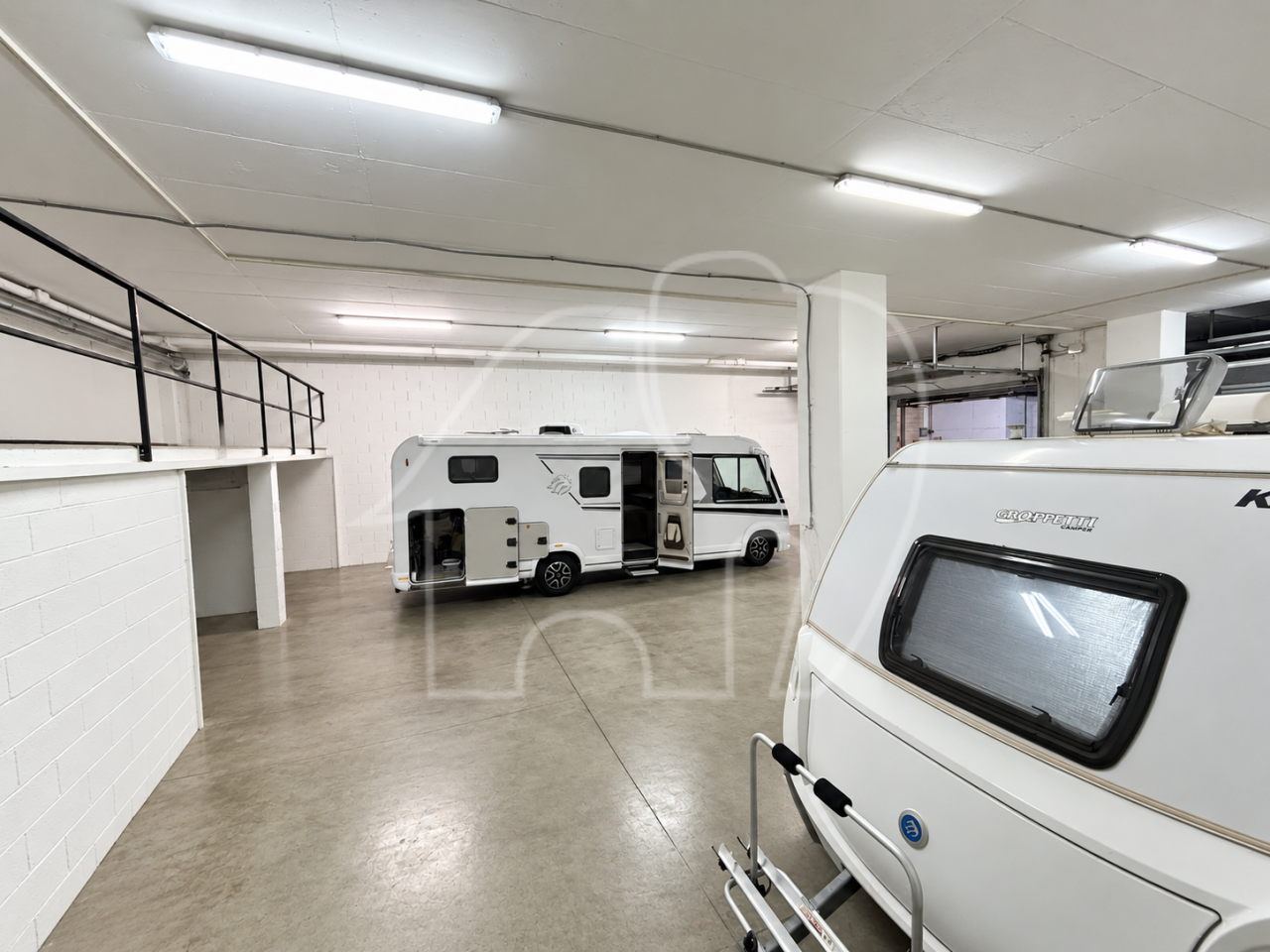 002__i5 Magazzino a Bolzano: spazio per il camper e per la Sua attività