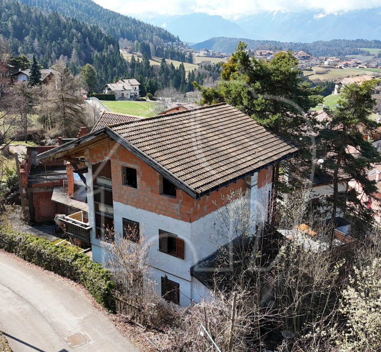 Renovierungsbedürftiges Haus mit enormen Potenzial