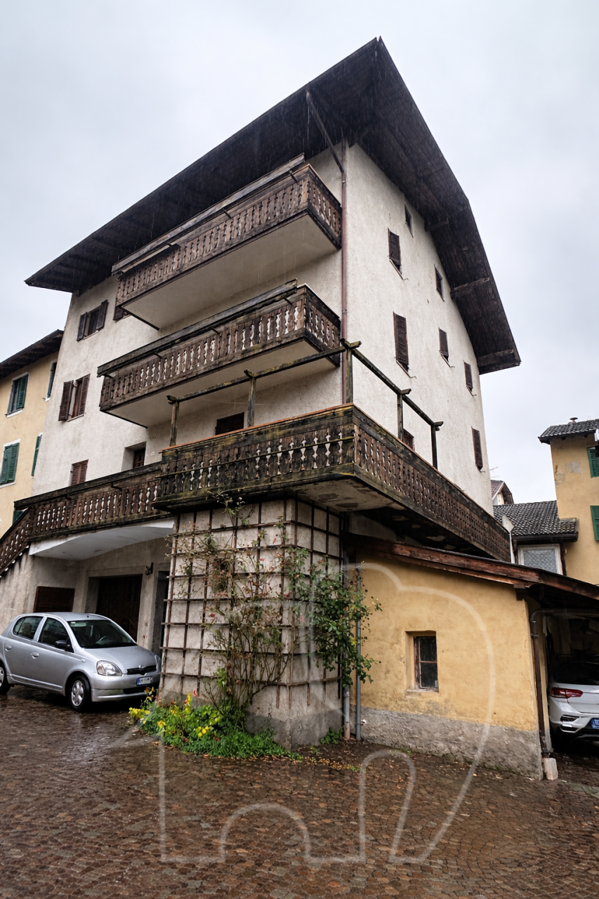 002__j4 Branzoll – Gebäude