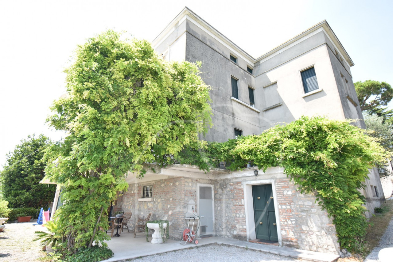 002__j7 Padenghe sul Garda: Casa singola con terreno privato
