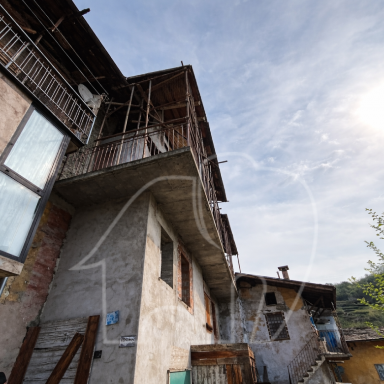 Trient, Lavis: Haus über mehrere Etagen zu sanieren