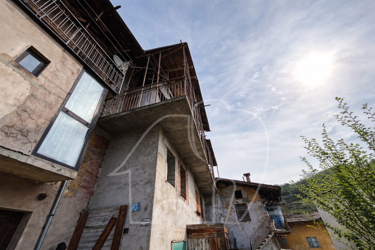 002__n1 Trient, Lavis: Haus über mehrere Etagen zu sanieren