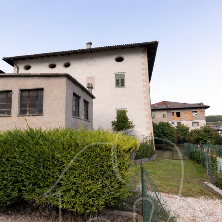 Tuenno – Palazzo in vendita