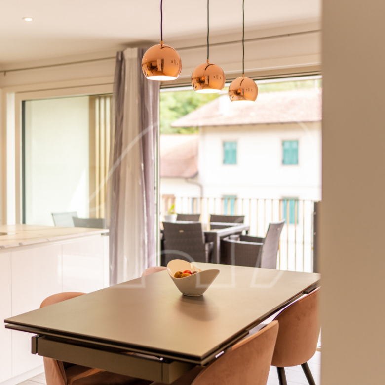 Sonnige 3-Zimmerwohnung mit großer Terrasse und Bergblick in Laag