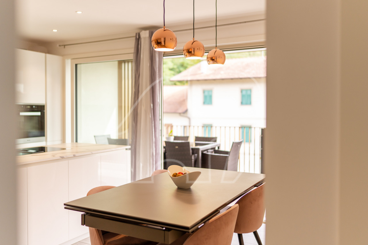 Sonnige 3-Zimmerwohnung mit großer Terrasse und Bergblick in Laag
