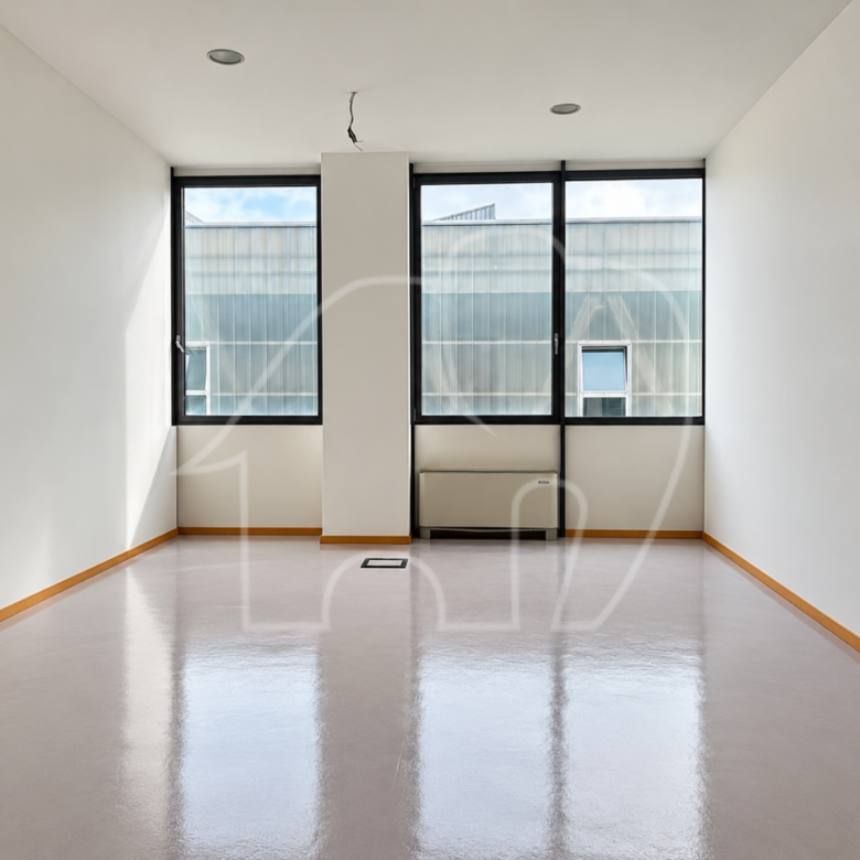 Großzügiges Büro mit Lager und Lastenaufzug