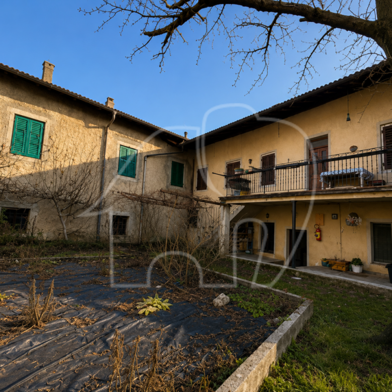 Porzione di casa con terreno