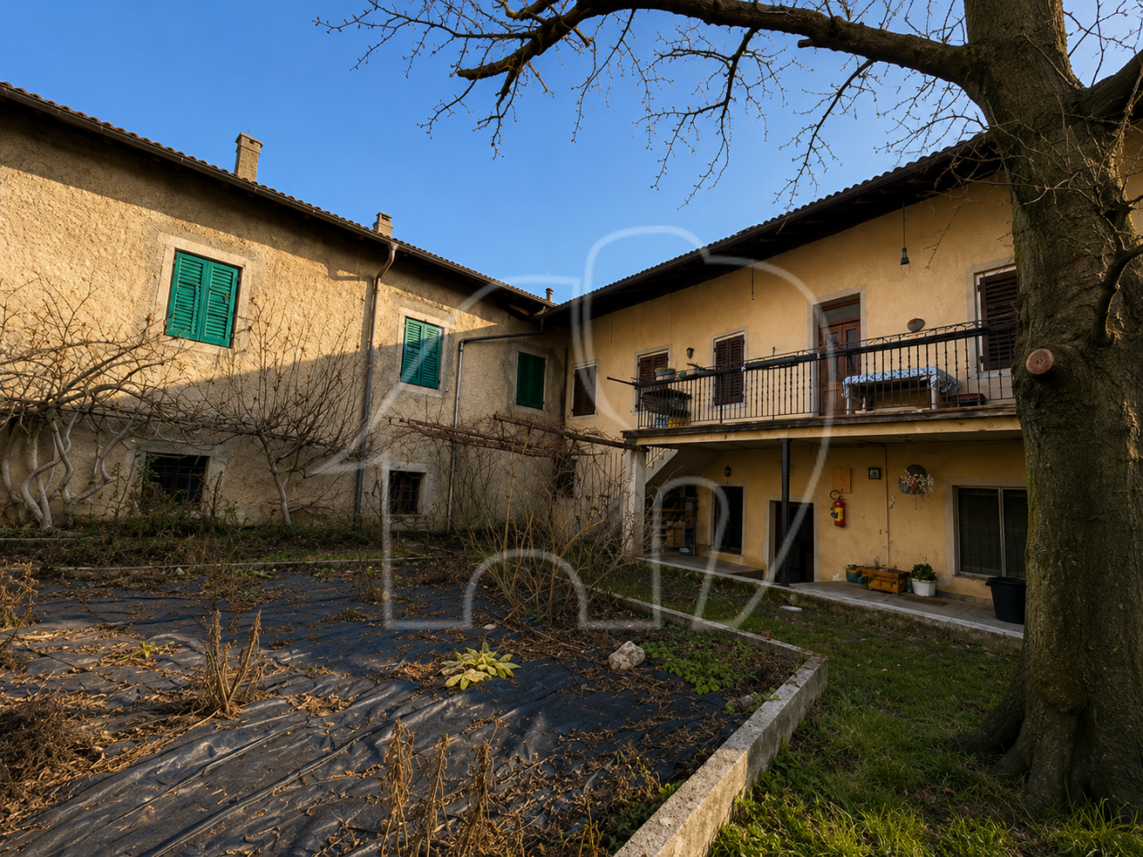 Porzione di casa con terreno