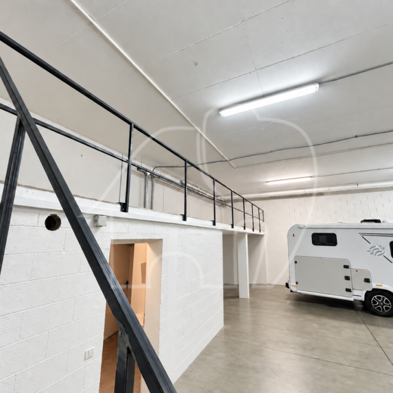 Magazzino a Bolzano: spazio per il camper e per la Sua attività