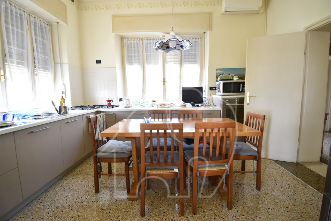 005__j10 Padenghe sul Garda: Casa singola con terreno privato