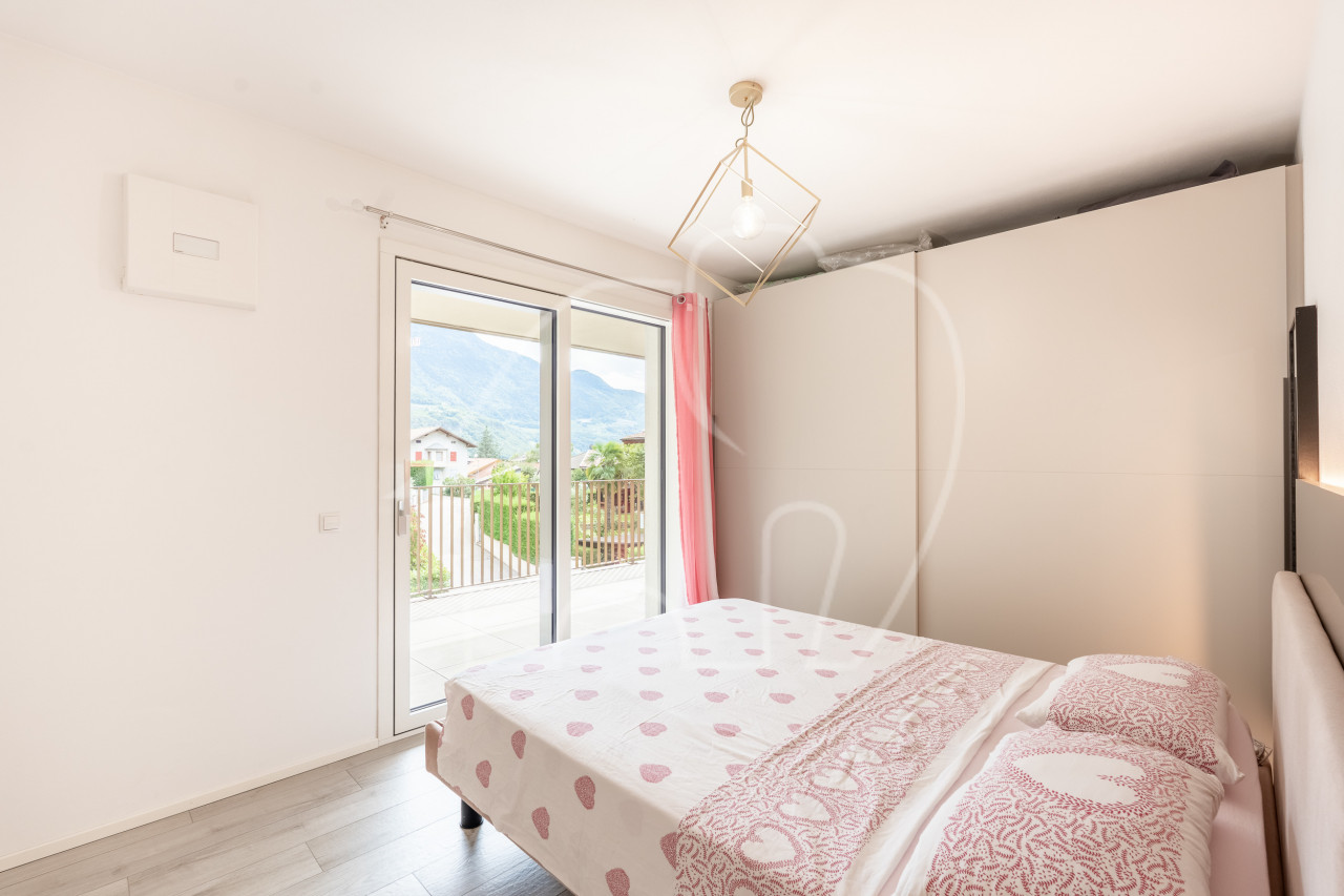 Sonnige 3-Zimmerwohnung mit großer Terrasse und Bergblick in Laag