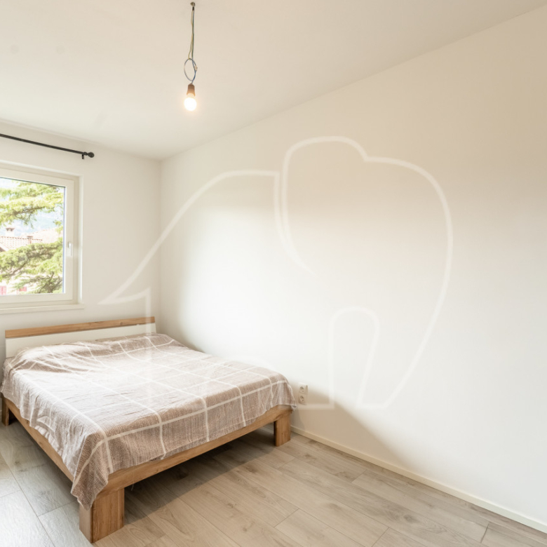 Sonnige 3-Zimmerwohnung mit großer Terrasse und Bergblick in Laag