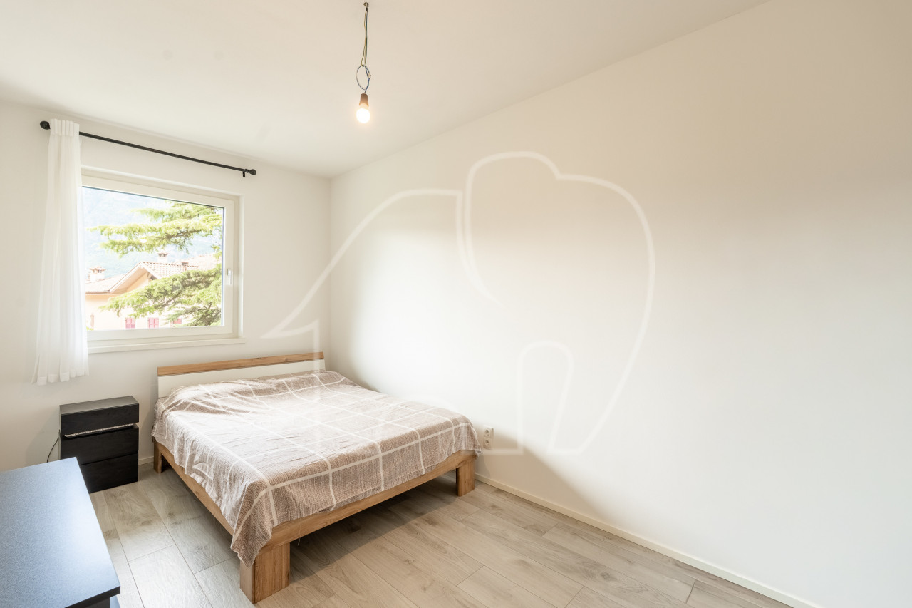 Sonnige 3-Zimmerwohnung mit großer Terrasse und Bergblick in Laag