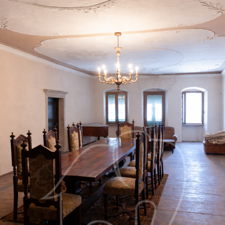 Tuenno – Palazzo in vendita