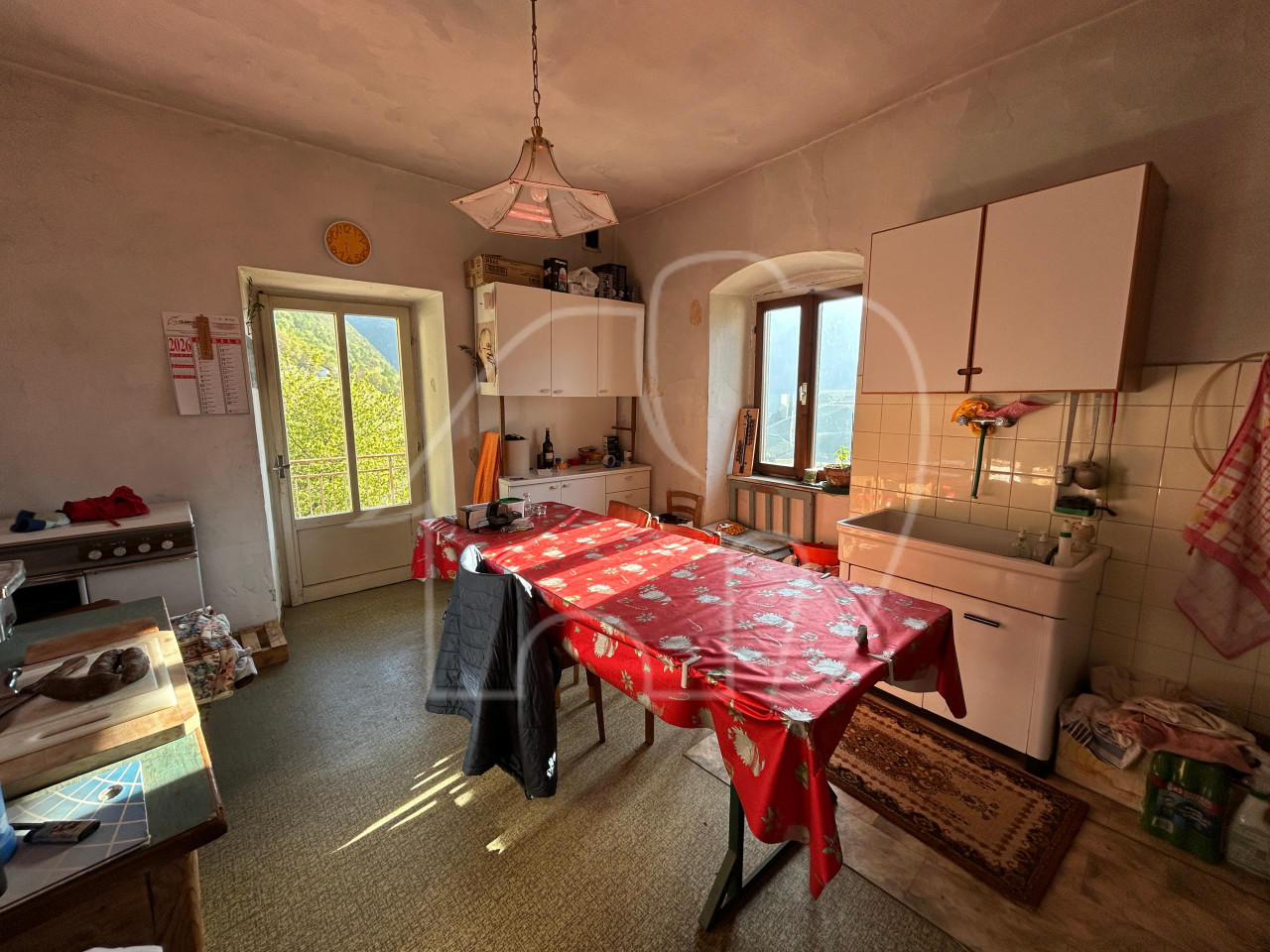 Ton, Nonstal: Sanierungsbedürftige Haus