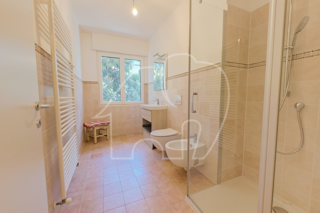 006__v7 Trilocale ristrutturato con cantina e balcone