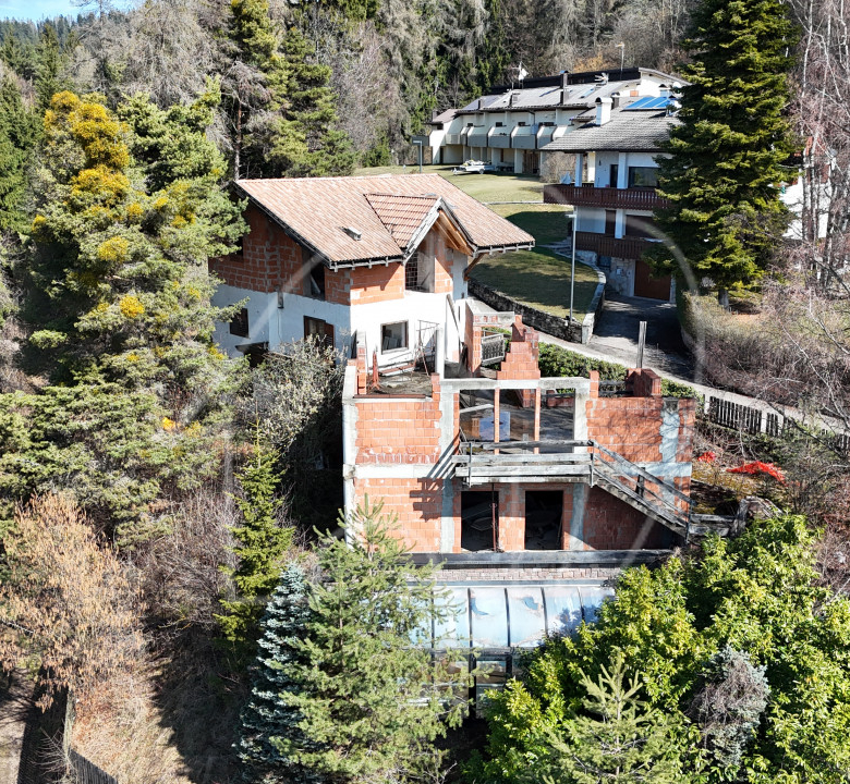 Renovierungsbedürftiges Haus mit enormen Potenzial