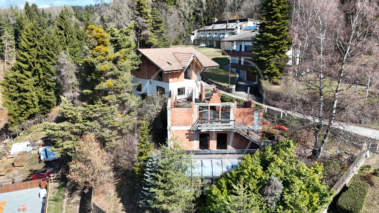 007__j3 Renovierungsbedürftiges Haus mit enormen Potenzial