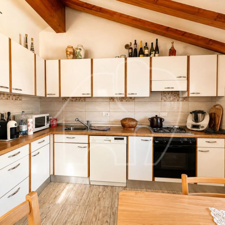 Trilocale: Rovere della Luna