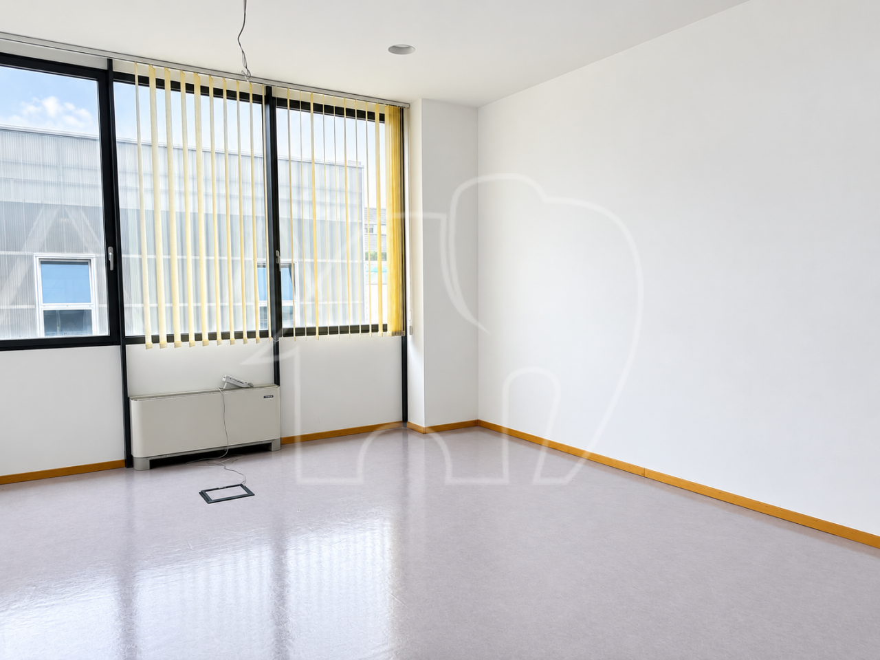 Großzügiges Büro mit Lager und Lastenaufzug