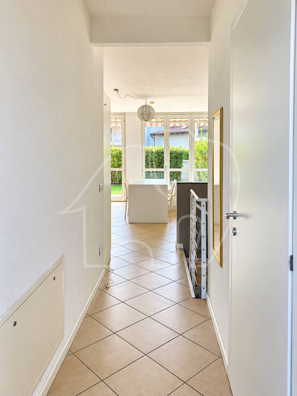 008__j2 Wohnen wie im Urlaub: Reihenhausvilla mit Garten und Terrassen