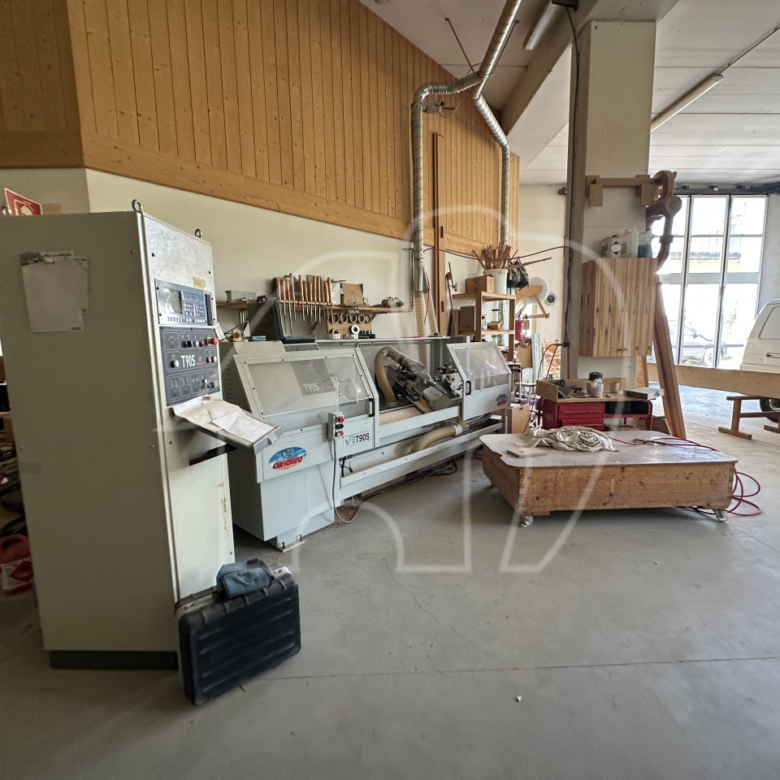 Capannone artigianale in affitto a Egna – versatile e ottimamente attrezzato