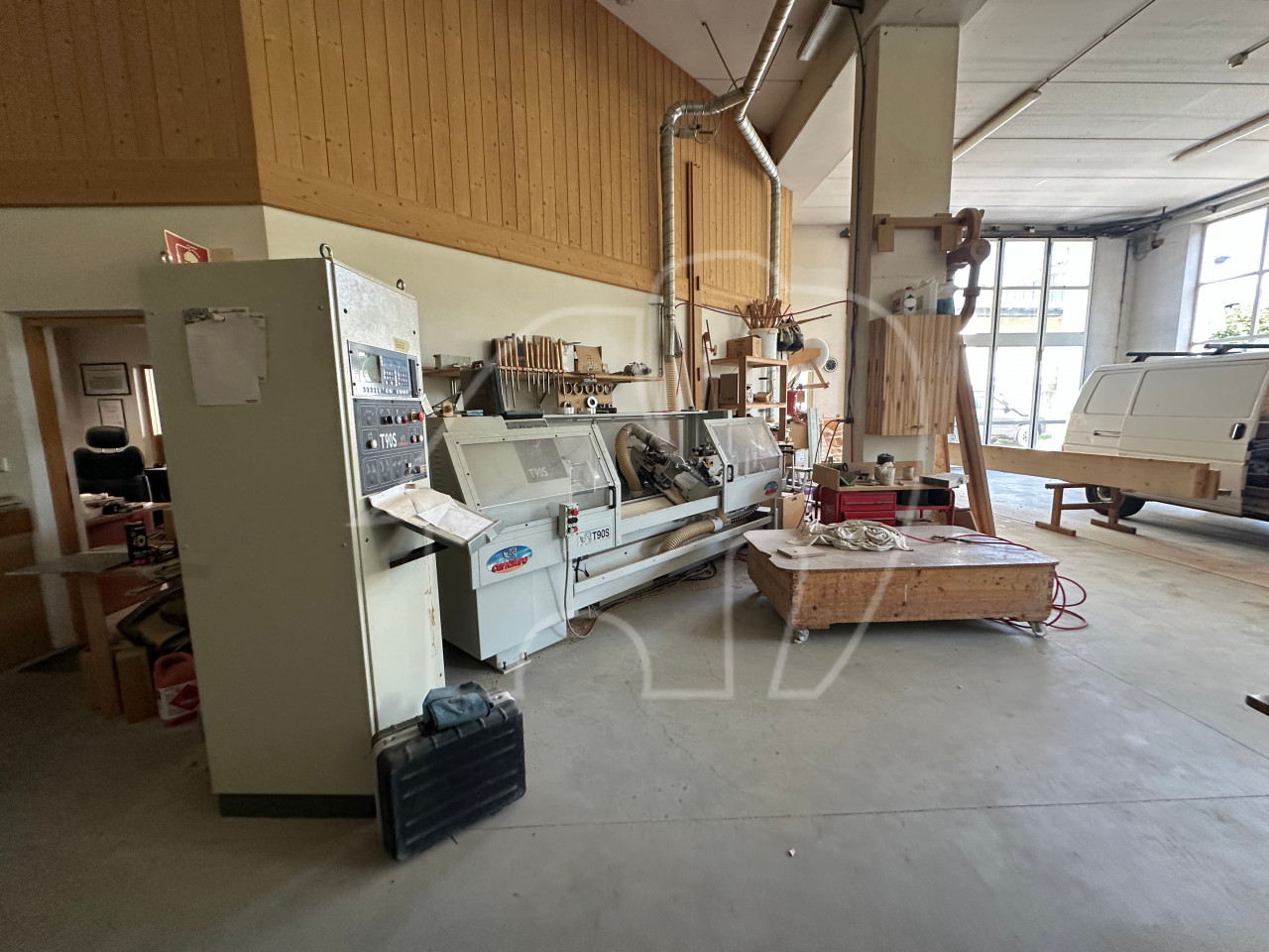 Capannone artigianale in affitto a Egna – versatile e ottimamente attrezzato
