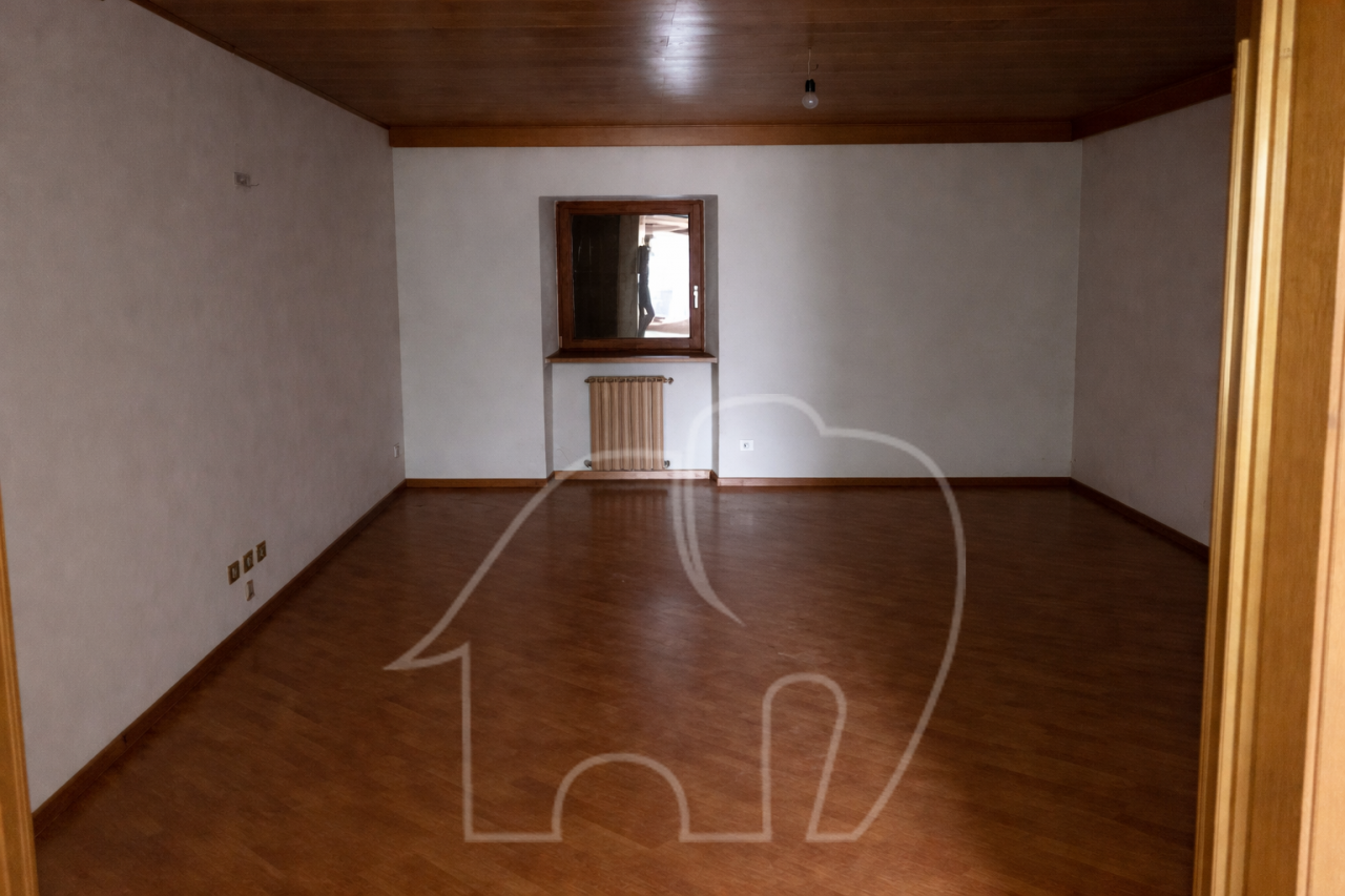 009__j8 Branzoll – Gebäude