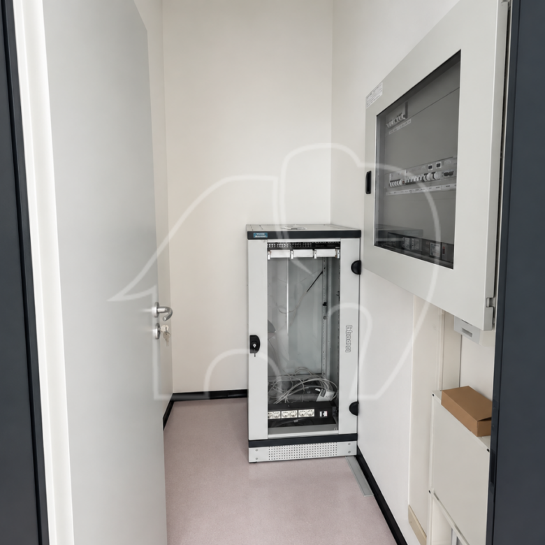 Großzügiges Büro mit Lager und Lastenaufzug