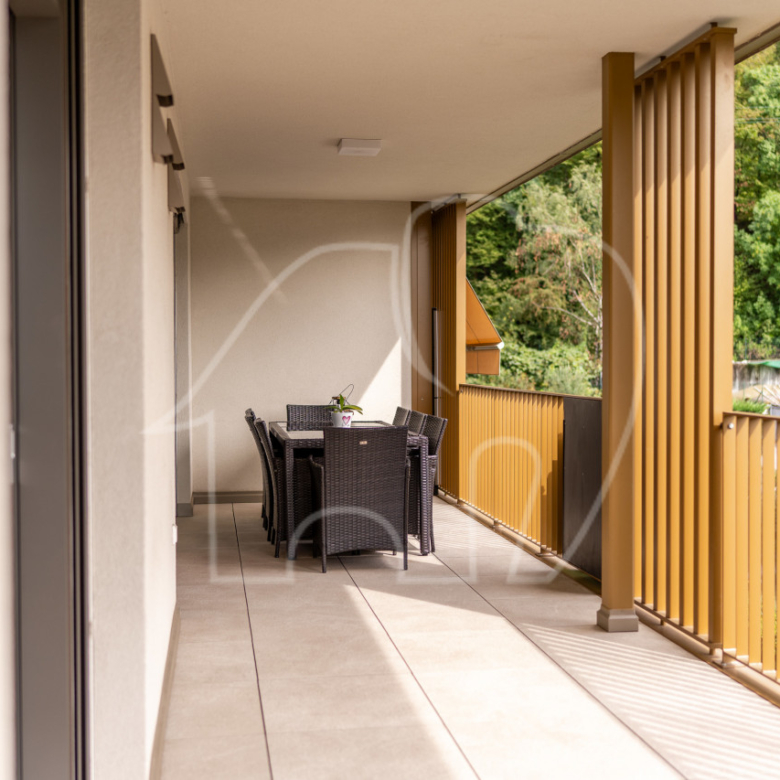 Sonnige 3-Zimmerwohnung mit großer Terrasse und Bergblick in Laag