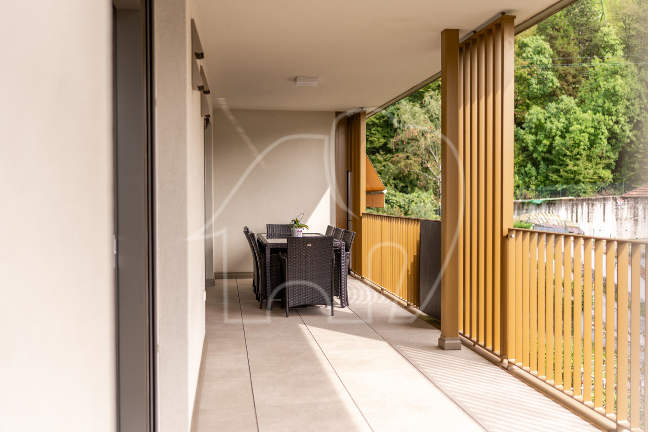Sonnige 3-Zimmerwohnung mit großer Terrasse und Bergblick in Laag