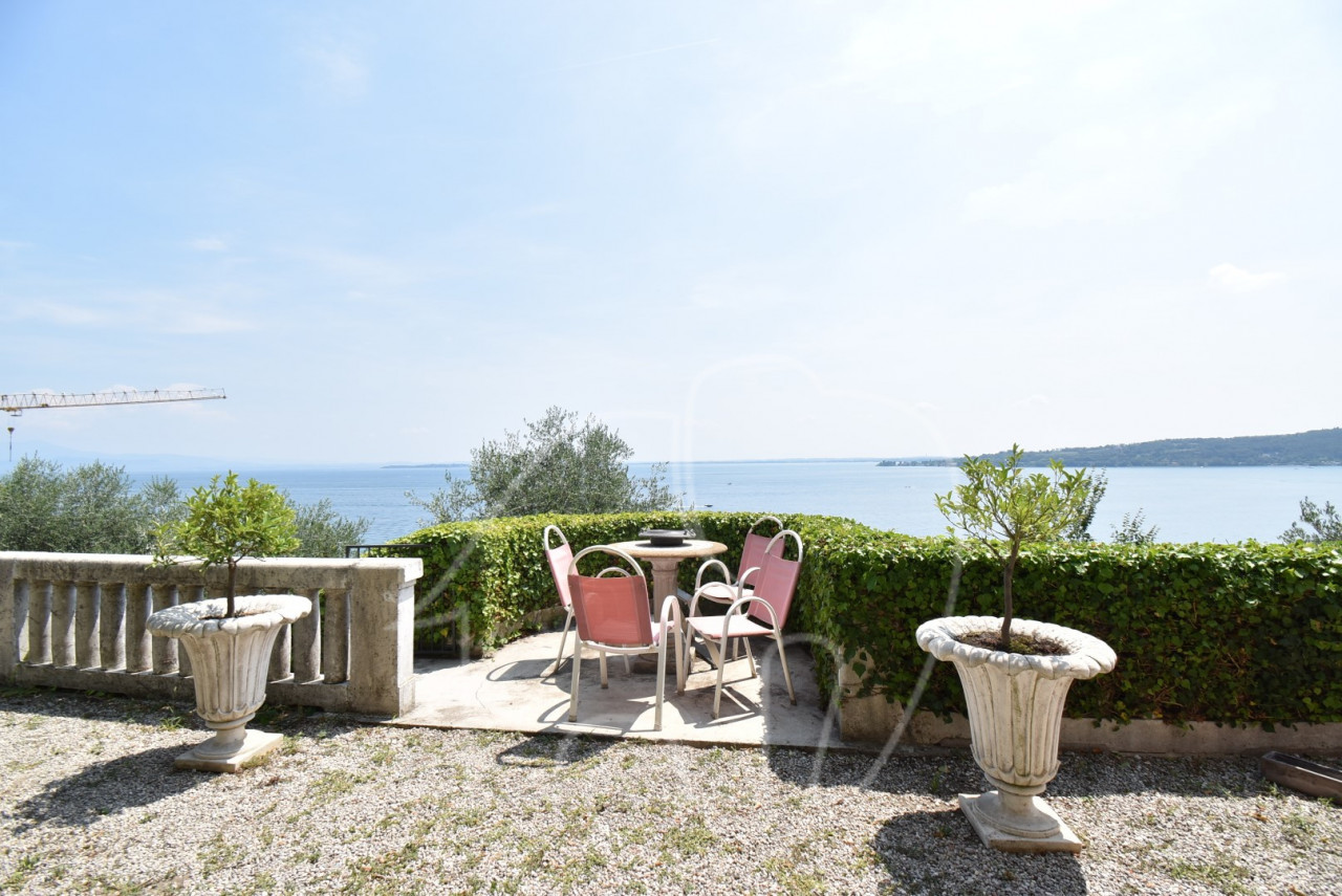 010__j6 Padenghe sul Garda: Casa singola con terreno privato