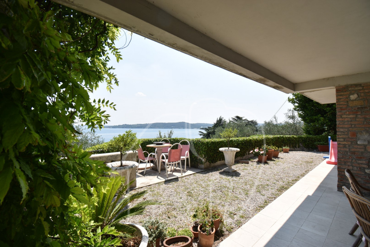 011__j8 Padenghe sul Garda: Casa singola con terreno privato