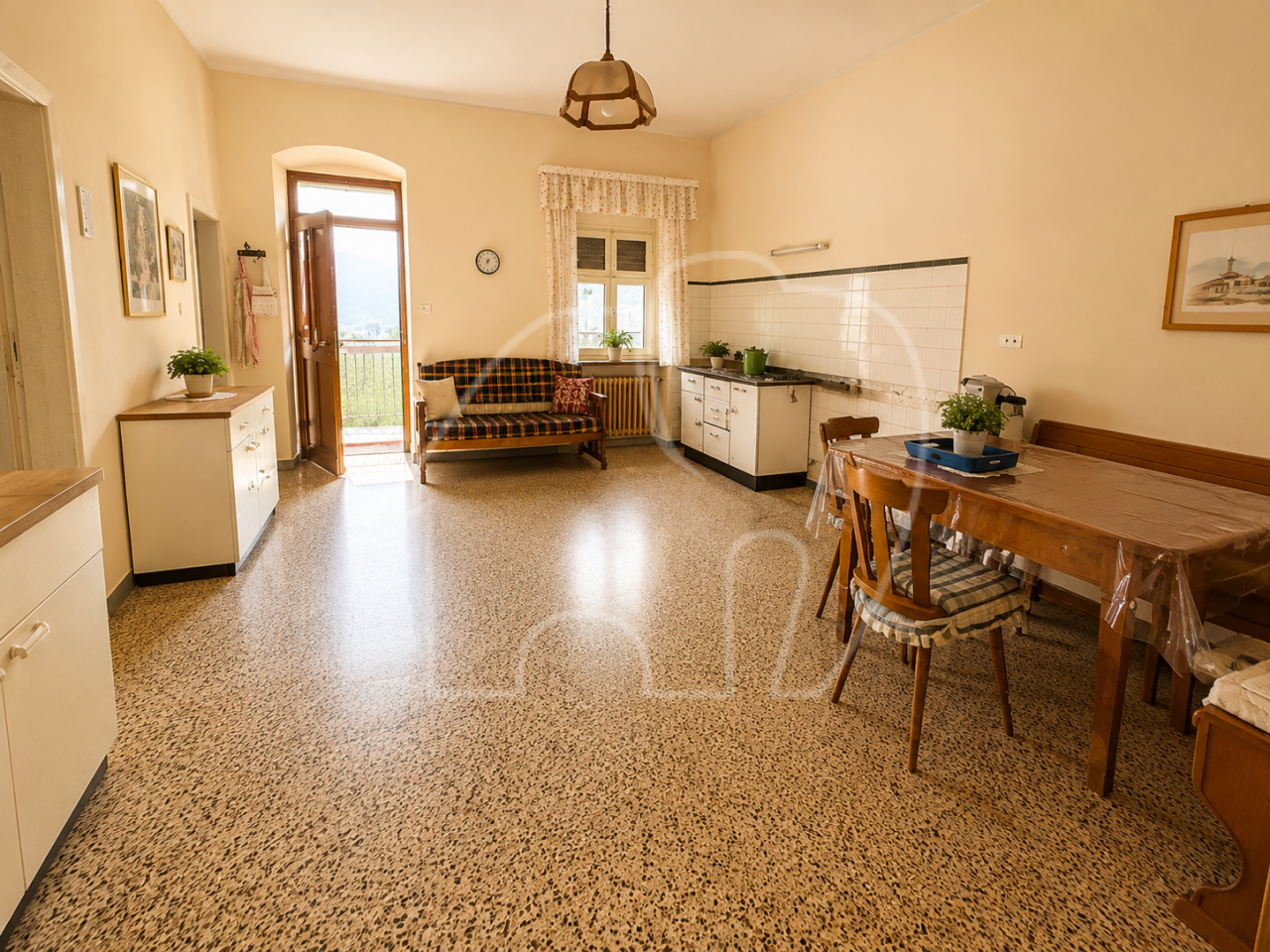 Porzione di casa con terreno