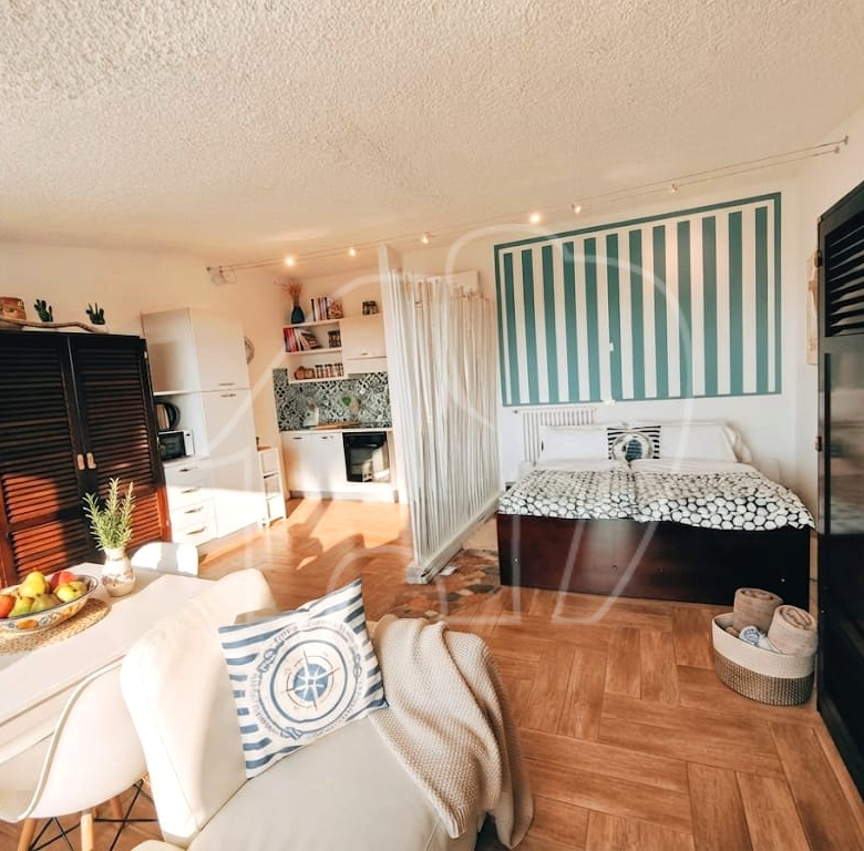 Wohnung mit Seeblick und Pool