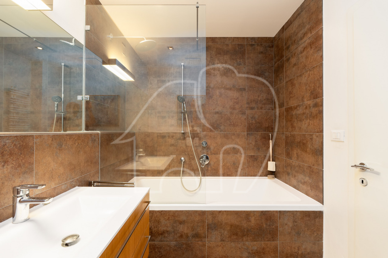013__s30 Spazioso appartamento in un edificio storico