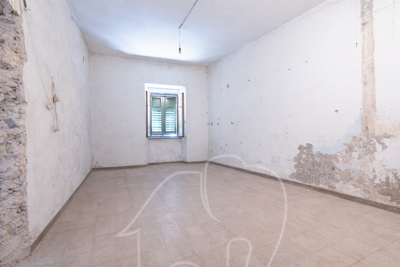 017__n10 Tuenno – Palazzo in vendita