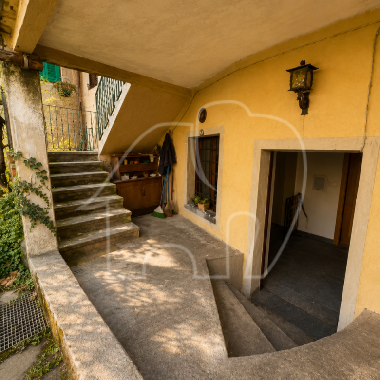 Porzione di casa con terreno