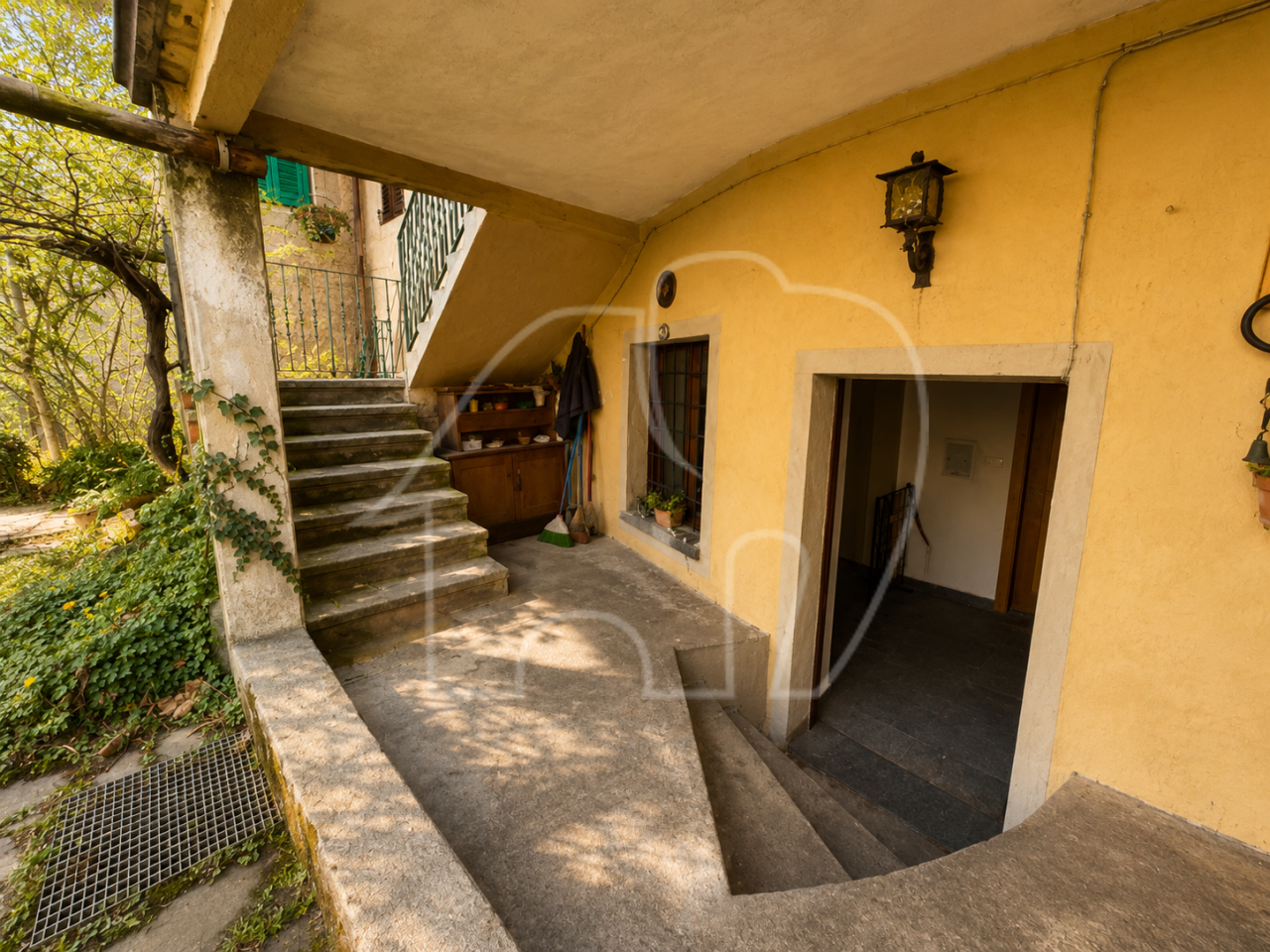 Porzione di casa con terreno