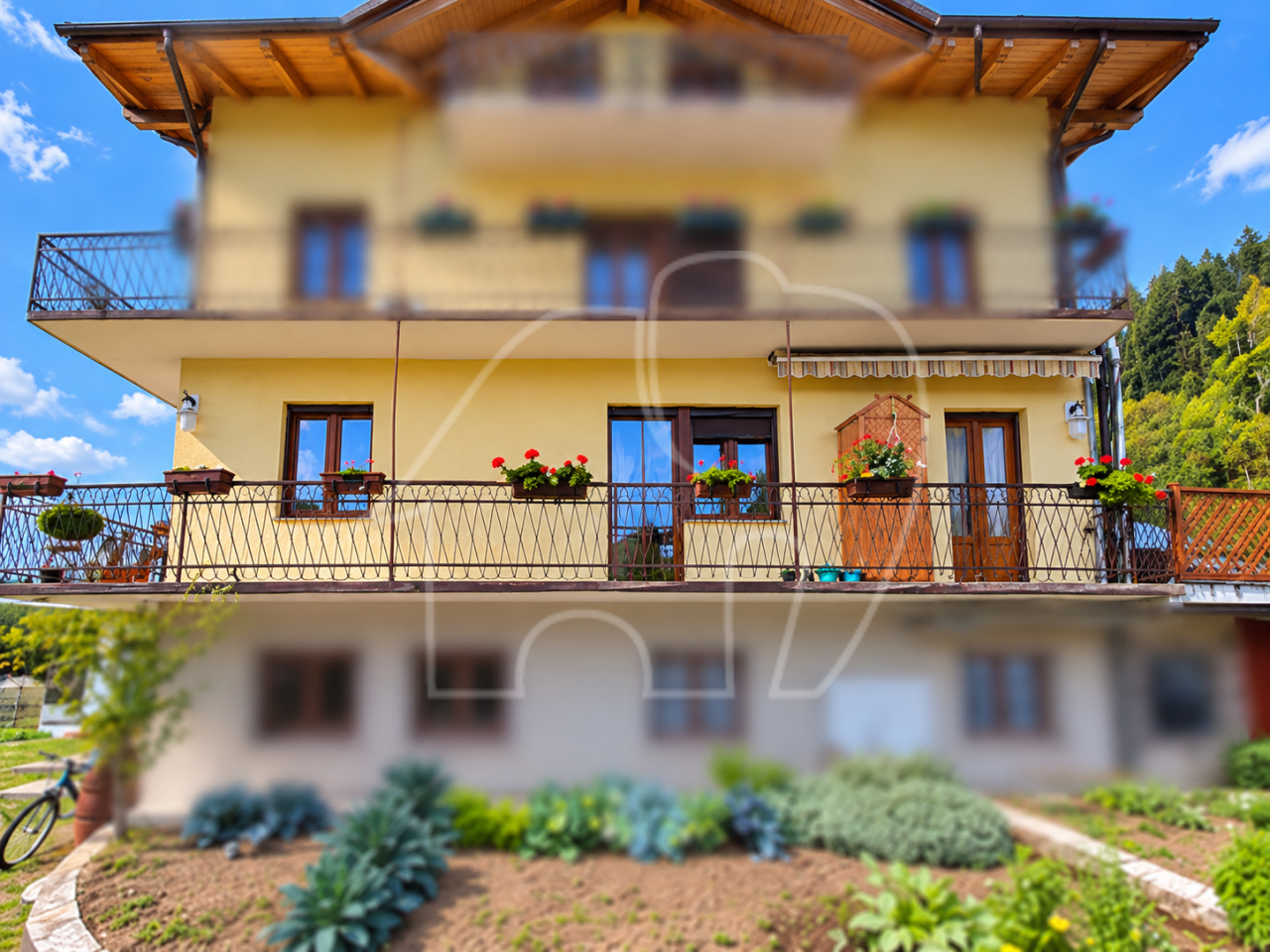 Quadrilocale ristrutturato con ampio giardino