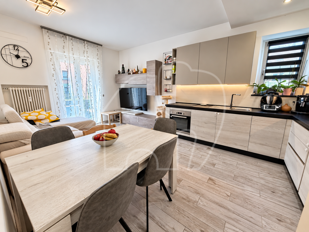 001__z1 Trilocale completamente ristrutturato con balcone e cantina