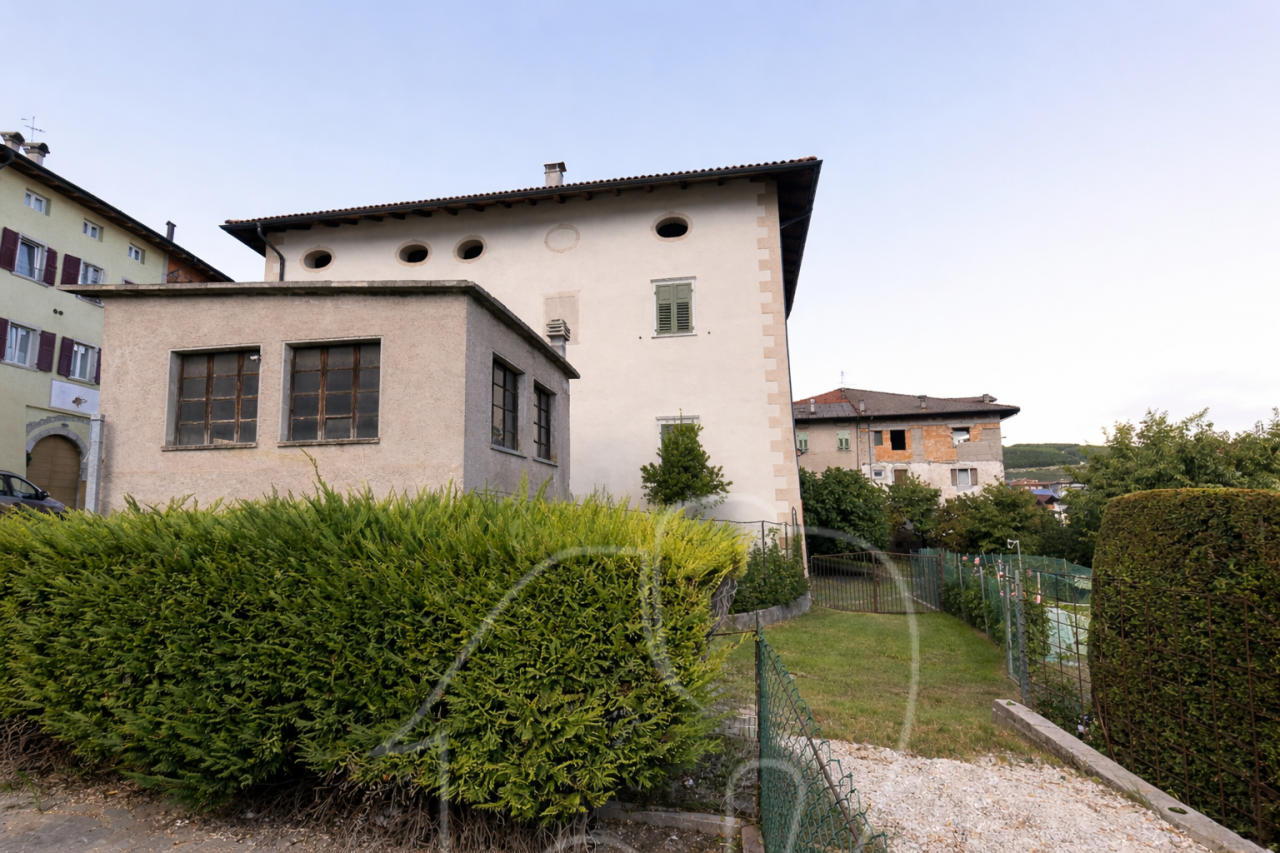 Tuenno – Palazzo in vendita